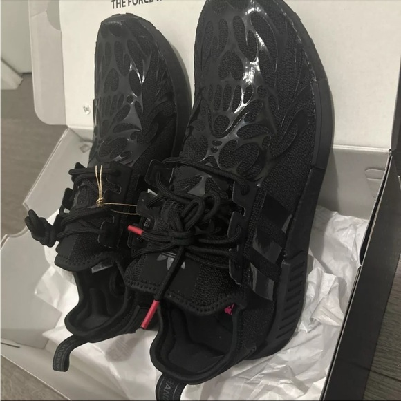 ✨Host pick✨Adidas limited NMD R1 Star Wars X Nanzuka X Black Sneakers - Picture 7 of 10